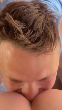Muž jí sperma Twink