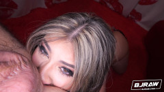 BJ Raw: 밀크 쉐이크를 받는 Mila