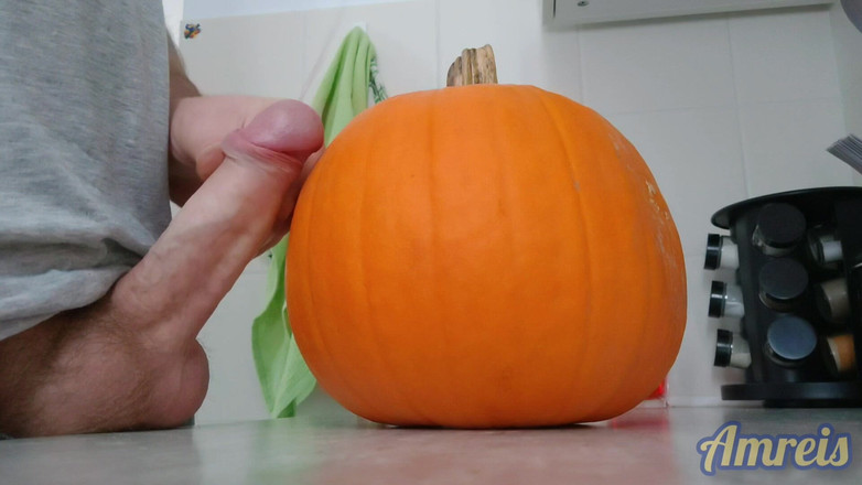 Amreis: Další halloweenský orgasmus. Pulzující a tlustá na dýni.