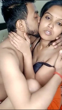 Indiancă desi iubit sărutându-se cu muie, sex video hindi clar audio