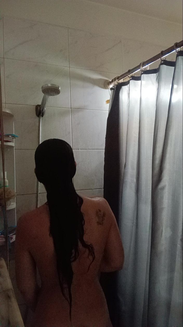Anita2008: Une MILF prend une douche
