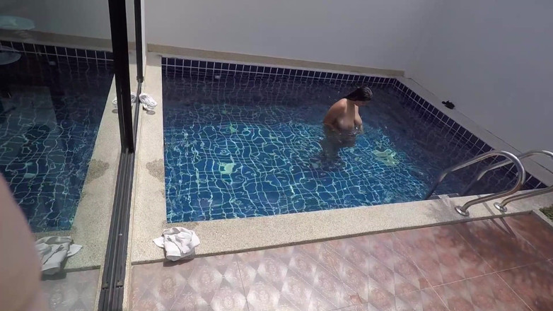 Jordyn: Pool sextape (first sex tape)