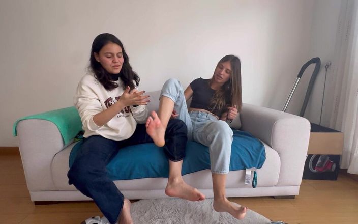 scarlettandc: Due donne che lottano con i piedi