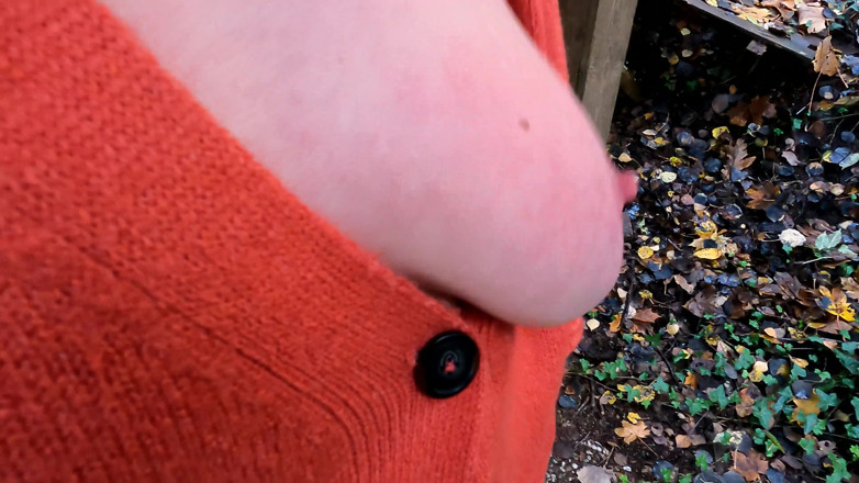 Bouncy Tits Action: Trek je shirt omhoog Ik wil je tieten slaan