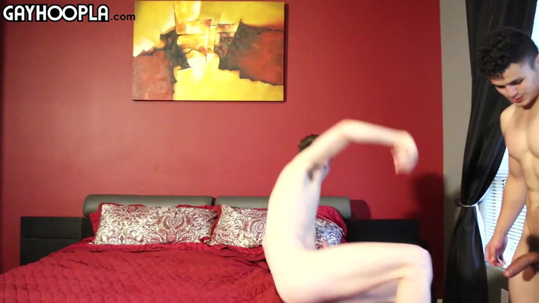 Gay Hoopla: ジェリー・カブレラがトップクラスのフェラを手に入れ、さらにトゥインクのボトムとセックス