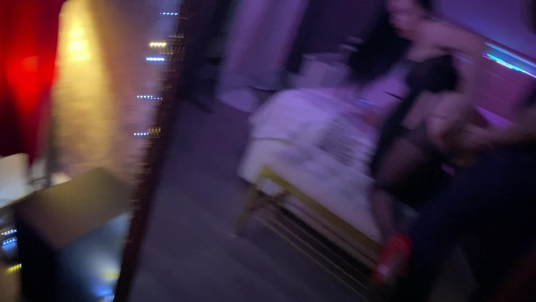 Slowly Tease: #21 (penuh) Nymphomaniac gila dalam stoking bermain dengan batang dengan mulutnya