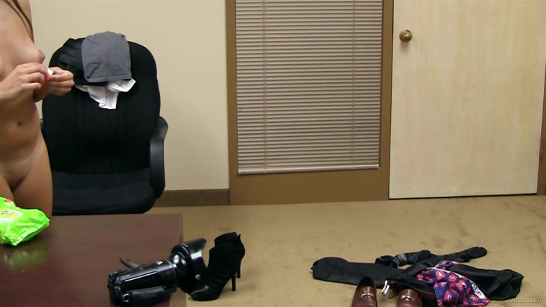 Backroom Casting Couch: Ça aurait été bien si Lia m’avait fait savoir qu’elle squirte...