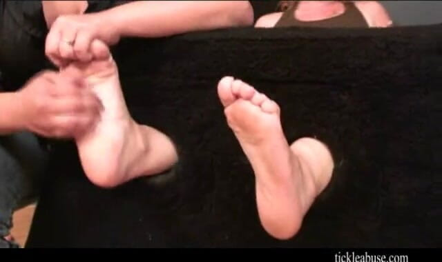 Princess Nikki's Foot Fetish & Foot Worship Club: lesbiyan pair chaatna aur gudgudi