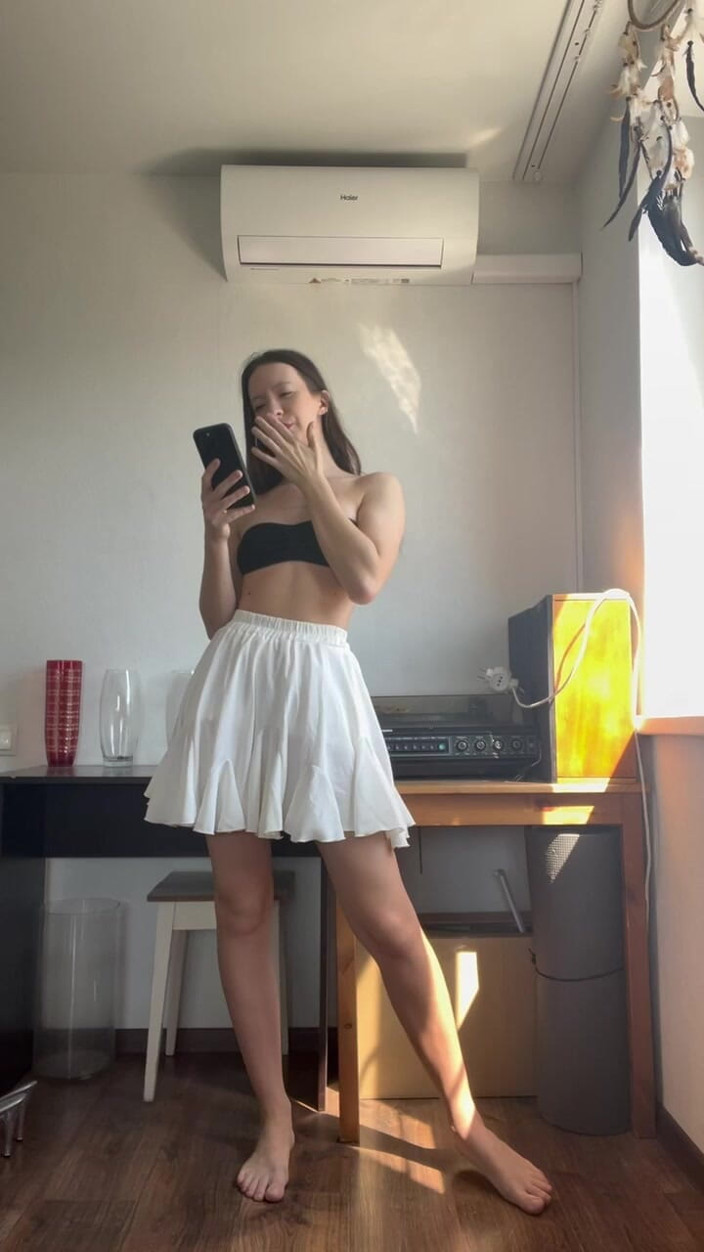 Skinny_lady69: Hádanky, masturbace a foot fetiš