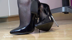 Miss Adrastea: Polská moje podpatky, mrdková děvka!