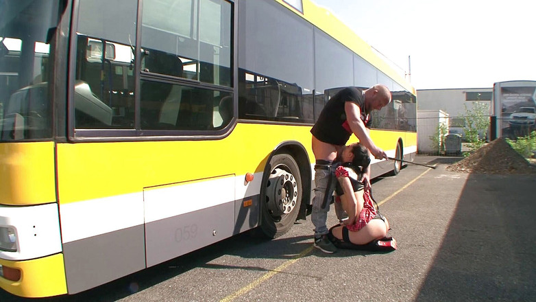 Absolute BDSM: Jerman di luar ruangan - Sepong kontol