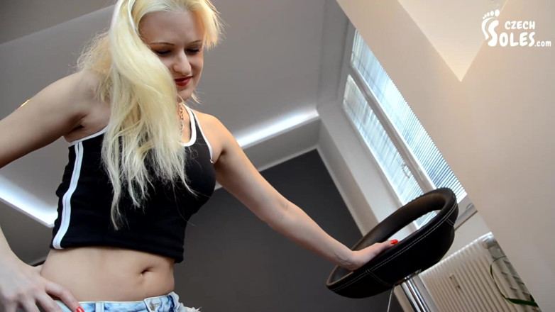 Czech Soles - foot fetish content: Hostes ayak ibadeti