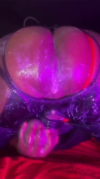 Büyük götüme dildoyla mastürbasyon