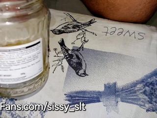 Sissy Bisexual: Peluda minúscula pau mijando e esfregando compilação