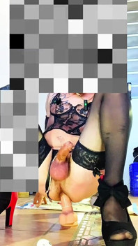 Transe im höschen reitet mit analdildo