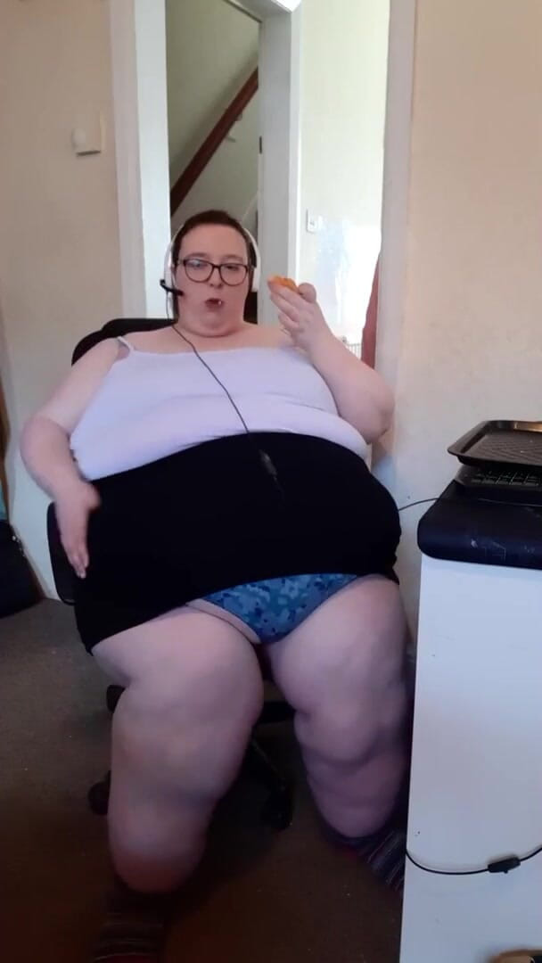 SSBBWLadyBrads: Ssbbw 喜欢她老板的甜甜圈
