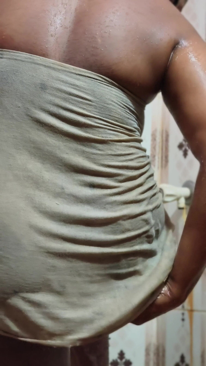 Realmallucouplevlog: Gadis salem mallu lagi asik mandi