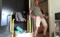 Chill Bro Bate in korte broek en sokken