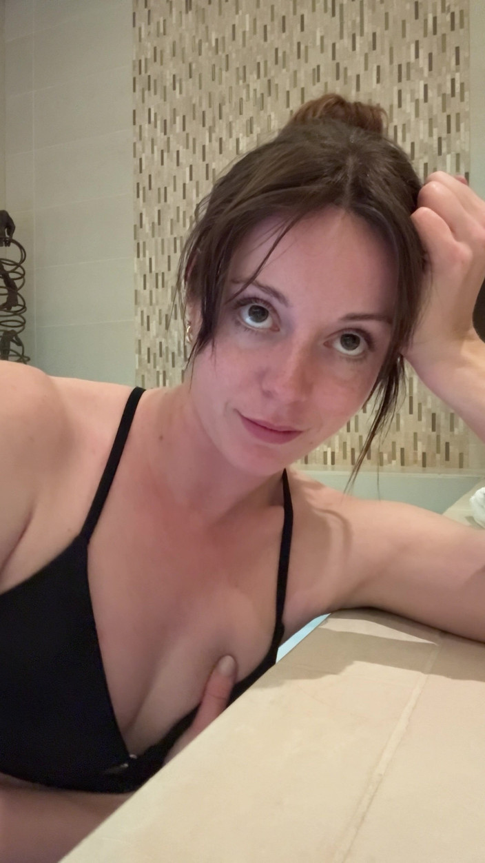 Nadia Foxx: Orgasmo a jato em um spa!