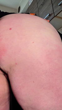 屁股很棒的继母把我带向边缘 - 我不会呆多久