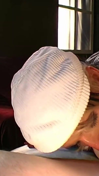 Loira MILF Leva Enorme Facial E Engole Porra!