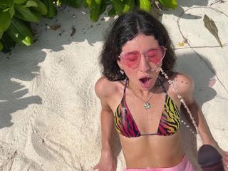 Dis Diger: Katty plajda güçlü bir şekilde işiyor ve yüzüne altın duş veriyorum