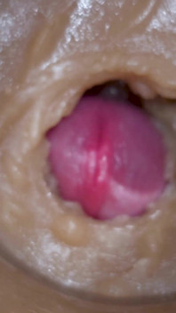 Close up ekstrem! Cewek sange ini lagi asik muasin memeknya pakai mainan seks ukuran raksasa 4k