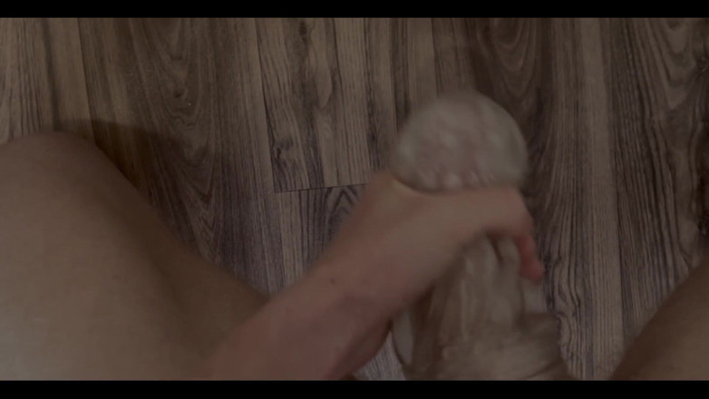 Johnny69227: Băiat excitat care ejaculează într-un Fleshlight