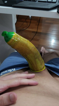 Lkdick8: 用巴西避孕套撸管