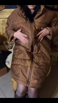 Fumatul și o mulțime de spermă pe noul meu jachetă lungă maro deschis este ceea ce vrea soțul meu impotent