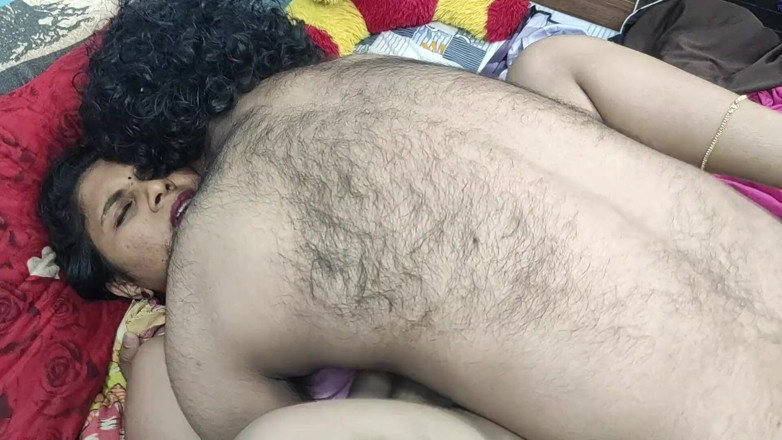 Vaigavarun45: Sorellastra e fratellastro hot romance con figa leccate tette succhiate...