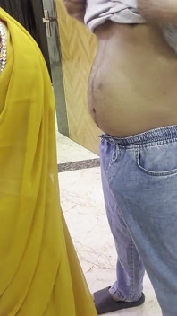 Alisha đang tìm kiếm việc làm và bị đụ