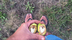 Manlyfoot: Aku lagi asik muasin memekku pakai kakiku - manlyfoot - flip flop...