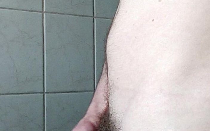 Deepthroat Studio: Masturbeer jongen exhibitionist met een hoes