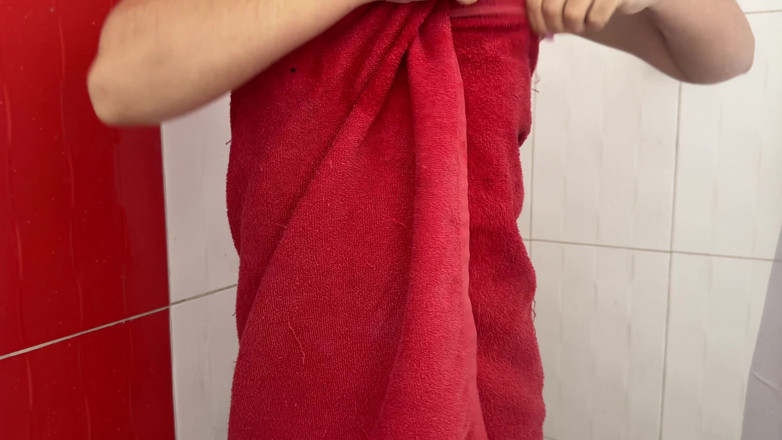 Teen amateur Latinas: Îți place, tată vitreg, când îmi rad vaginul, duș