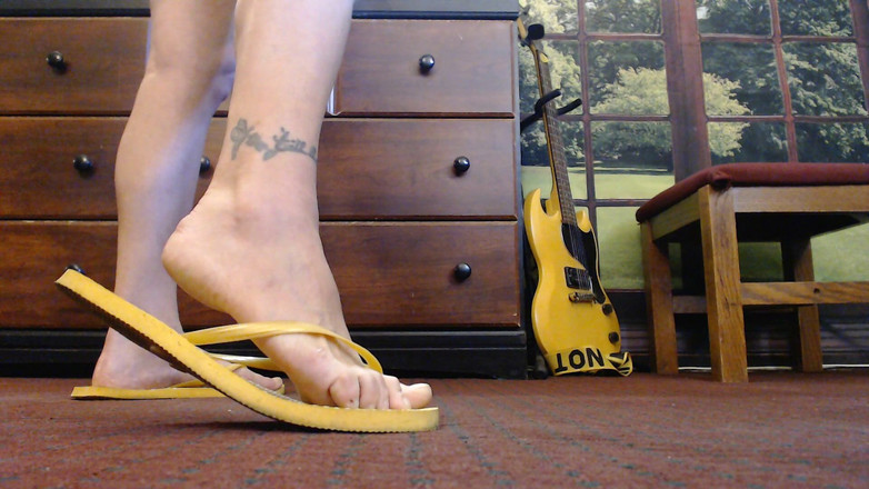 Abby Anna: 노란색 플립플롭