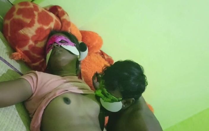 Mahikuma18: Cặp đôi Ấn Độ lãng mạn và hôn một người đẹp