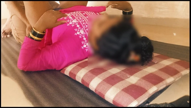 Harder299: Sexy indická vesnická nevlastní máma si užívá romantický sex. Desi...