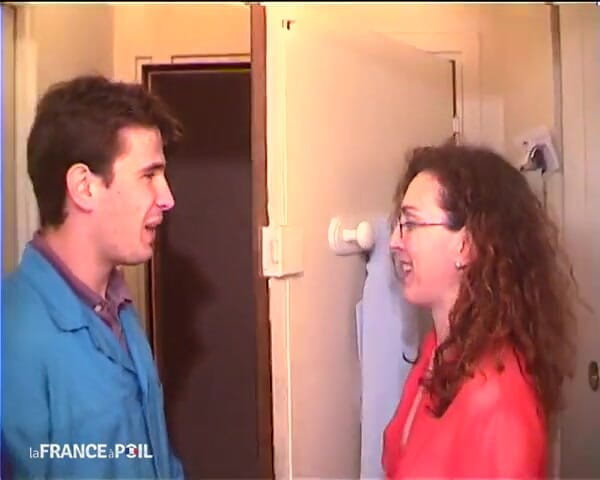 French Family Secrets: Tıraşsız yaramaz orta yaşlı seksi kadın götünü siktirmek için Sos...