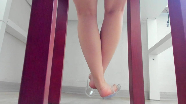 Rarible Diamond: स्पष्ट फ्लिप फ्लॉप में तलवे