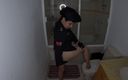 Maria Luna Mex: कामुक सैनिक लड़की बाथरूम में हस्तमैथुन करने के लिए ब्रेक लेती है