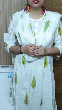 Ngelakuin memek nikmat ibu tiriku di kamar mandi. Video lengkap