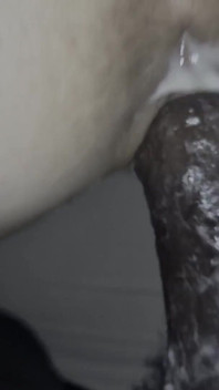 후배위에서 백인 소녀를 따먹는 흑인 대물 자지