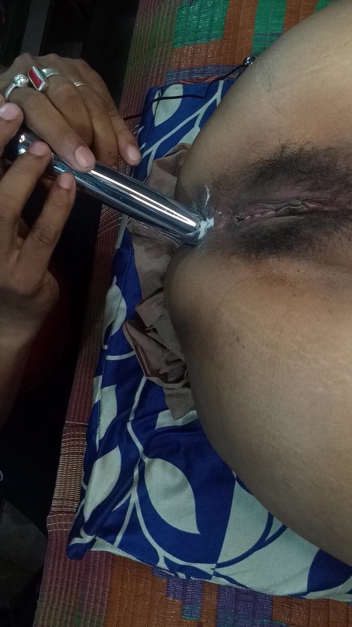 Real Couple 203: Essayez d’insérer un plug anal, un vibromasseur et sa langue...