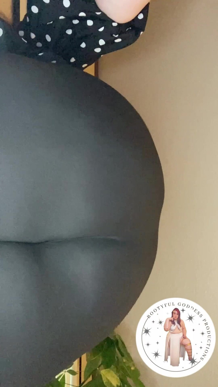 BellaBlast: Tyłek spada i uderza w leginsy podczas gdy w zwolnionym...