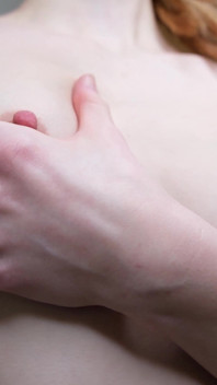 Pisciare e radersi nella vasca