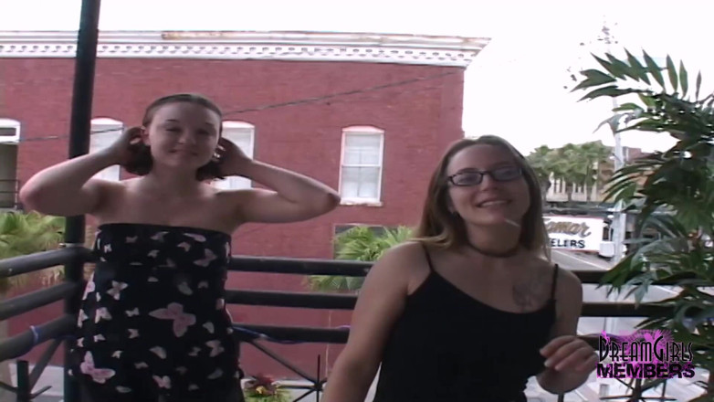Dream Girls: Kari e rose esibizionismo rischioso in città di ybor