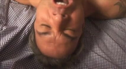 Perfect Porno: Iubita minionă este futută și mănâncă spermă