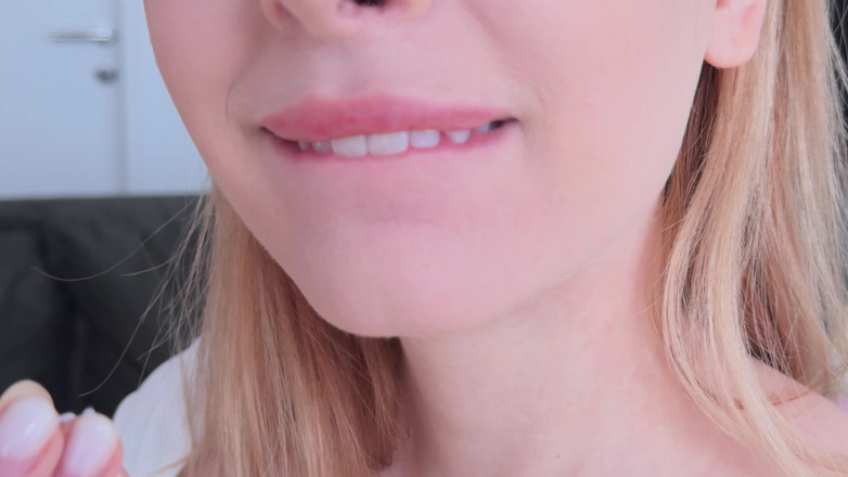 Loly Nebel Studio: Zmenšil můj collegue a hrál si s jeho malým tělem