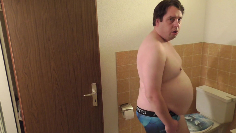 Pascal Dichter: Pasci Jerks in the Toilet